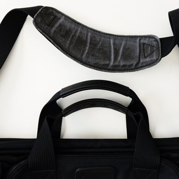 TUMI Slim Portfolio laptop travel bag - Picture 9 of 9